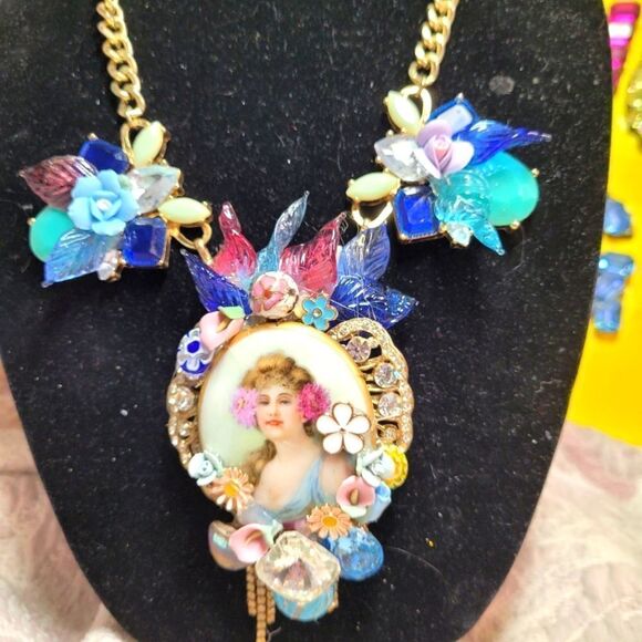 Wendy Gell Necklace Lady in a Garden with Jewels and leaves. - Picture 2 of 3